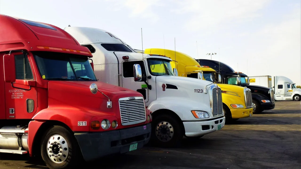 How to Find Safe and Affordable Truck Parking Space for Rent