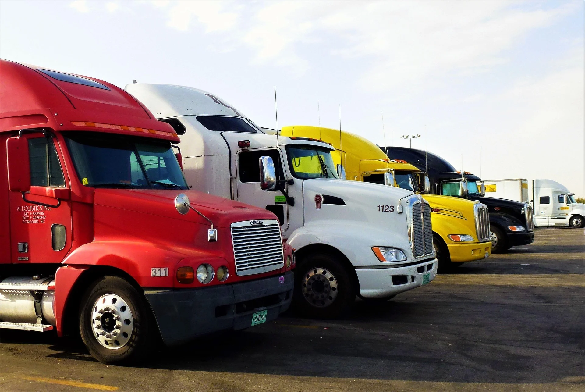 How to Find Safe and Affordable Truck Parking Space for Rent